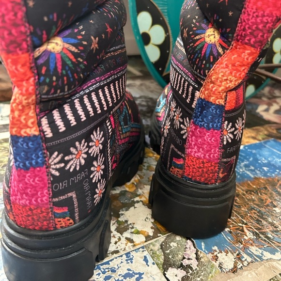 FARM RIO Scarf Chunky Lug Sole Tall Puffer Boot Bright Multicolor *9.5*Like New - Picture 15 of 16